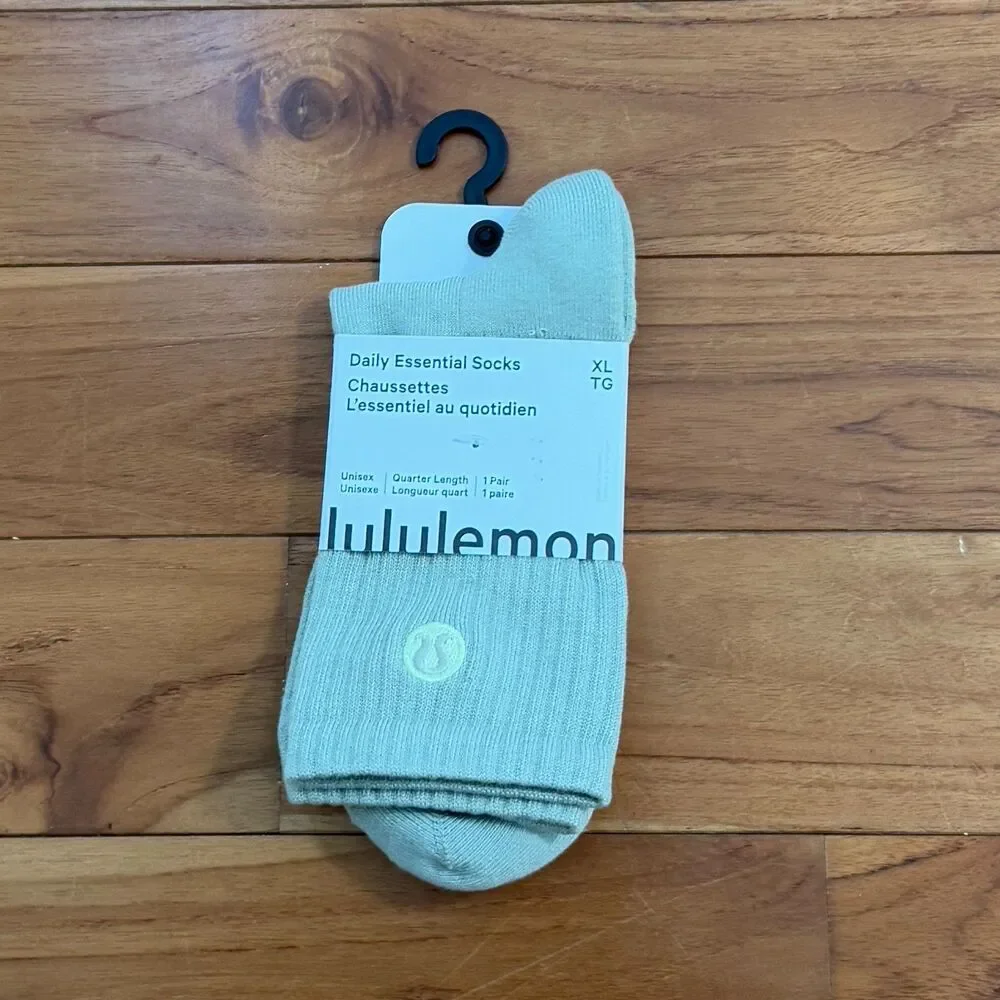 NWT Unisex Lululemon Daily Essential Quarter Socks Fog Green Extra Large